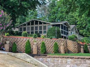 527 Dobsons View Dr, Nebo, NC 28761