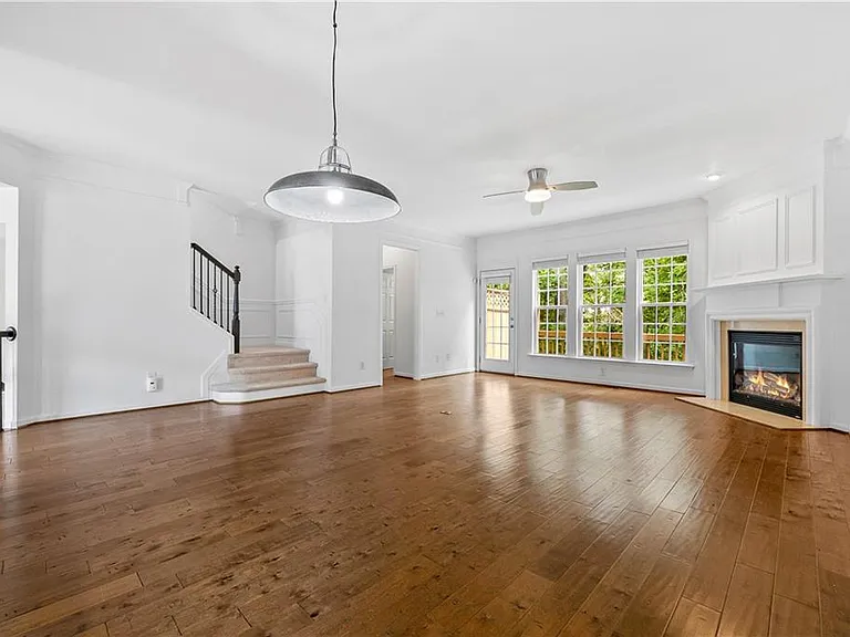 2844 Loftview Sq — Photo 8