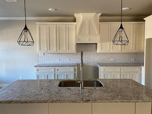 2nd image of 1034 Glen Garden Dr