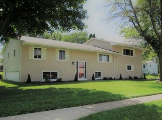 1503 Tanglefoot Ln, Bettendorf, IA 52722