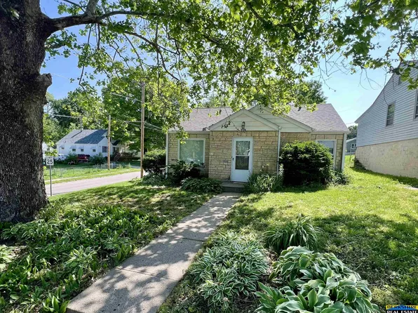 2631 N 69th St, Omaha, NE 68104