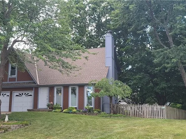 1034 E Pineview St, Olathe, KS 66061