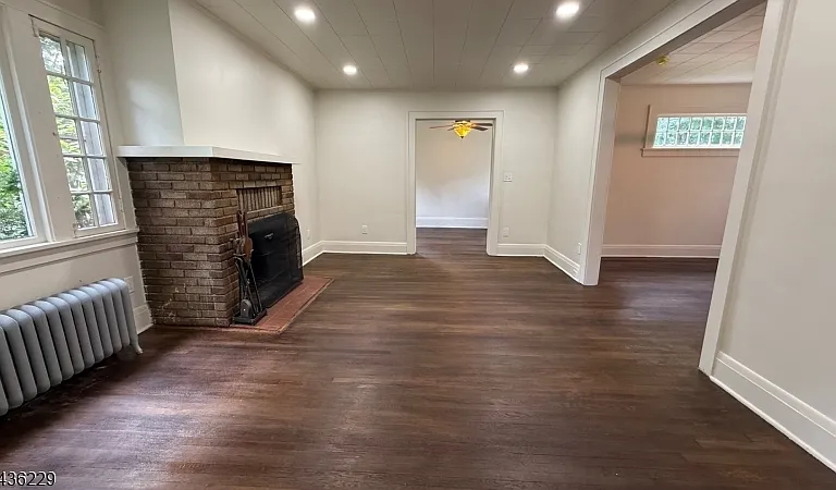 1126 Kensington Ave — Photo 2