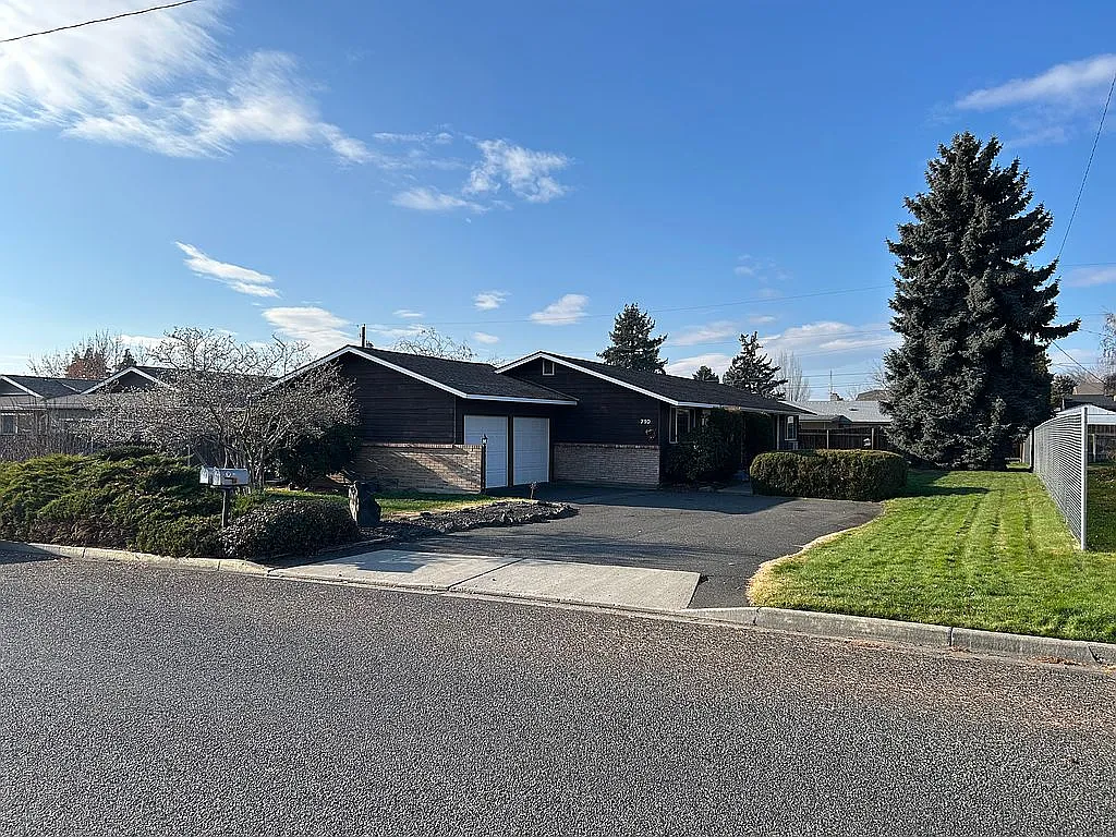 710 S 44th Ave photo 1