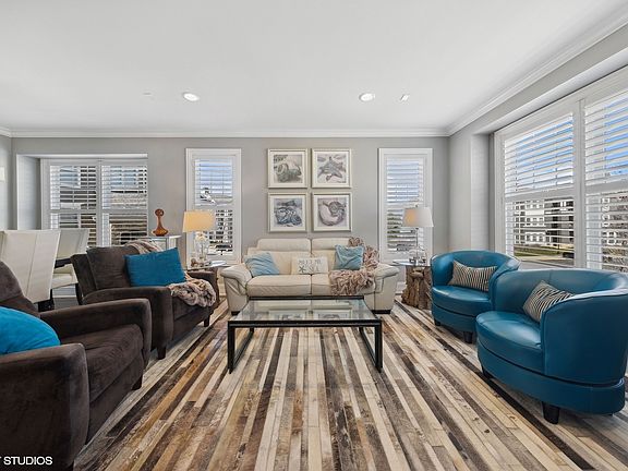 4th image of 5760 S Washington St #704
