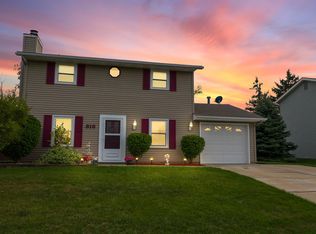 816 Aurora Knoll Ln, Fort Wayne, IN