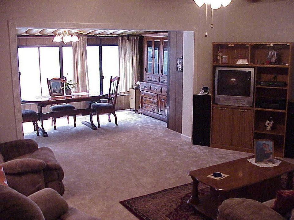 Large Living/Dining Area