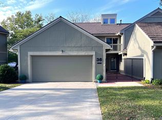 36 SW Pepper Tree Ln, Topeka, KS 66611