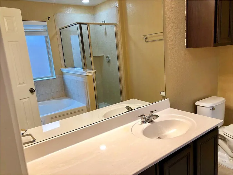 5716 Sapphire Pool Trl — Photo 16