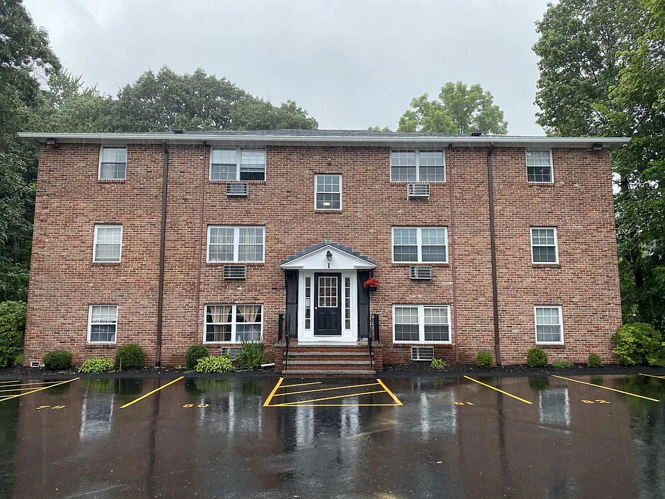 1 Colonial Village Dr #12