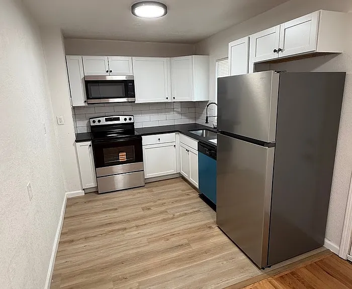 3936 S Pleasant St — Photo 4