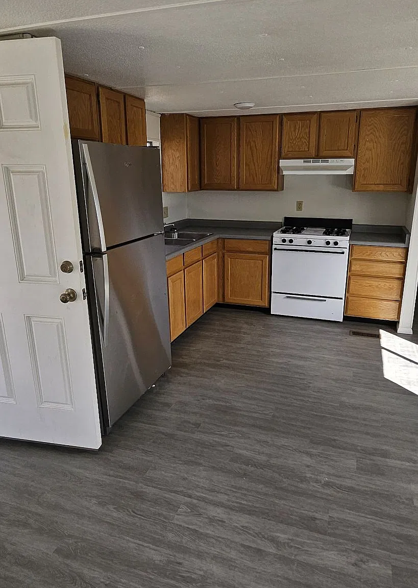 3 bed, $1,250 — Photo 2
