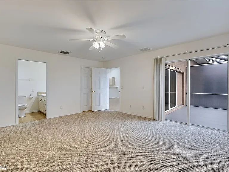 2221 NE 15th Ln — Photo 3