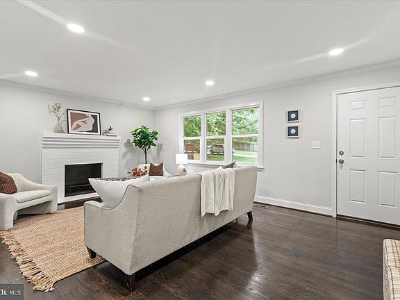 5th image of 5423 Emerald Dr