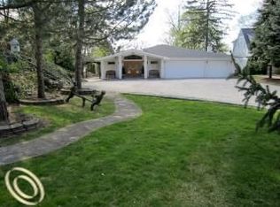 3500 Middlebelt Rd, West Bloomfield, MI 48323