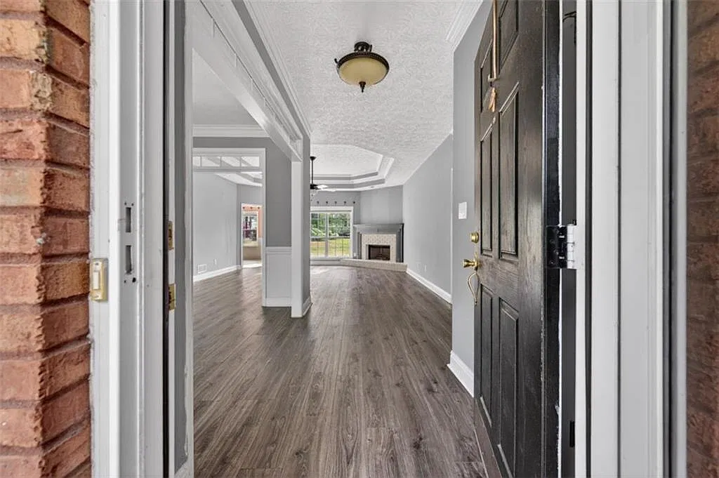 4 bed, 3.0 bath, 2276 sqft, $2,950 — Photo 3