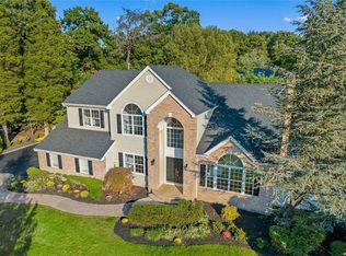 12 Weeping Cherry Ln, Commack, NY 11725