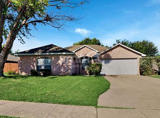 1120 Darren Dr, Burleson, TX 76028