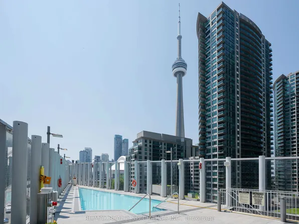 10 York St #4303, Toronto, ON M5J 0E1