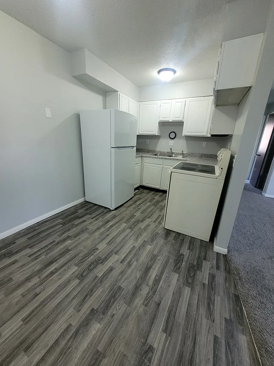 Building Photo - 306 Larson Ct #8