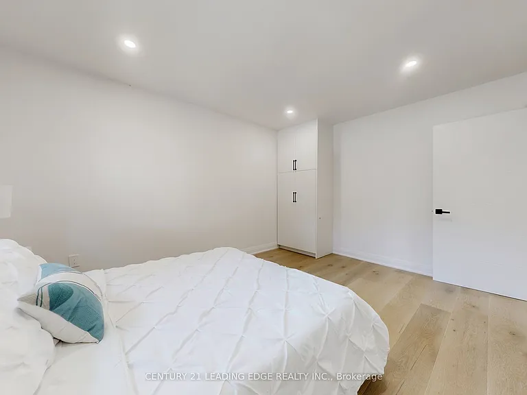 2240 Springfield Ct — Photo 21