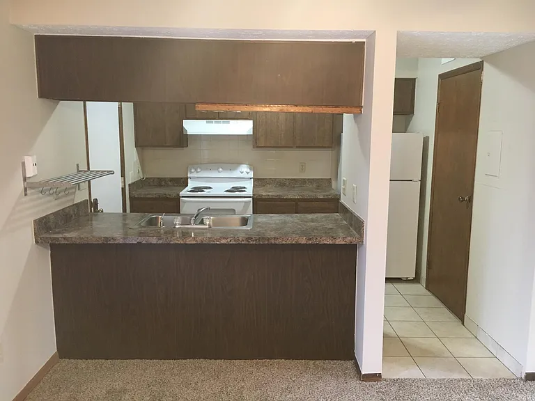1790 Queensbridge Dr — Photo 6