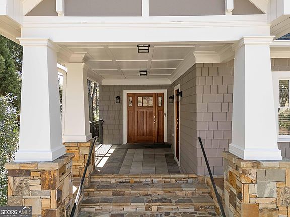 4th image of 1131 Rosedale Dr NE