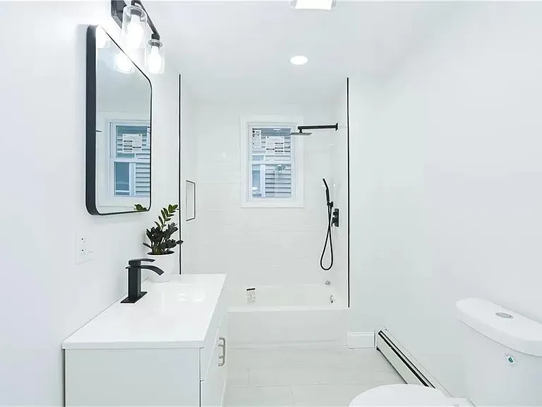 135-137 Superior St #1 — Photo 1