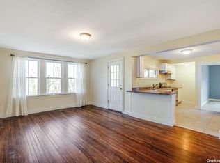 (Undisclosed Address), Huntington, NY 11743