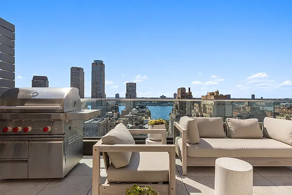 Sold by Corcoran | media 15