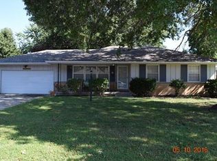 904 NW Range St, Blue Springs, MO 64015