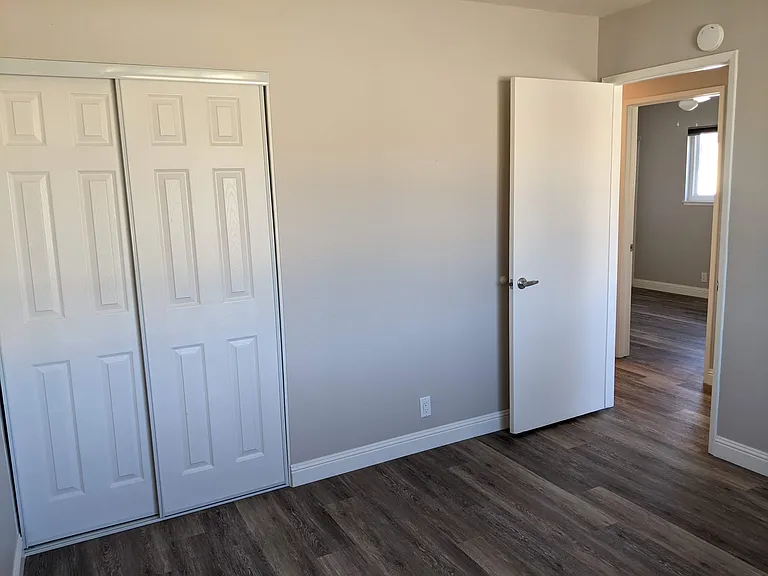 1146 Hudson Ct — Photo 23