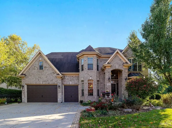 3041 E Francis Cir, St Charles, IL 60174
