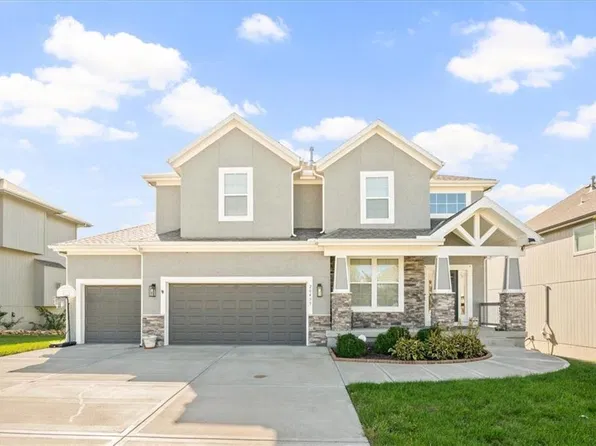 20435 W 107th Pl, Olathe, KS 66061