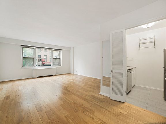 2nd image of 220 E 60th St APT 2A