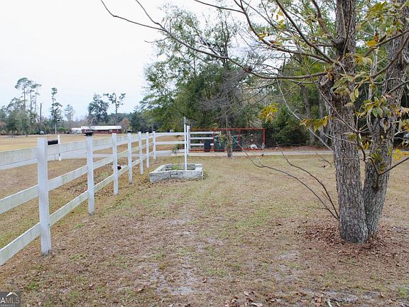 3rd image of 125 Trailwood Rd