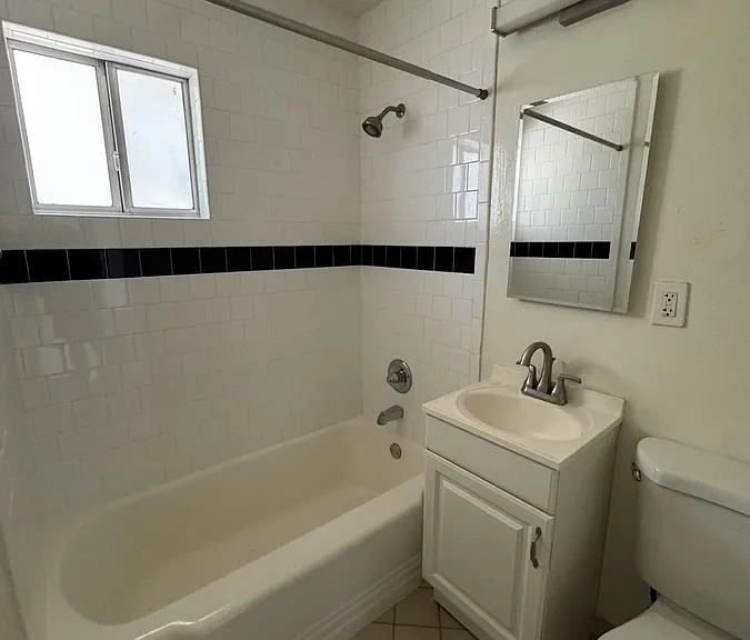 5959 Cahuenga Blvd #D — Photo 7
