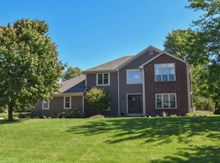 2366 Hillcrest Dr, Delafield, WI 53018