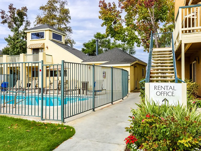 Welcome home to Lake View Park! — Photo 15