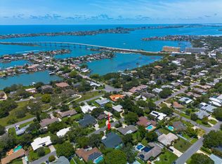 207 Crestwood Ln, Largo, FL 33770