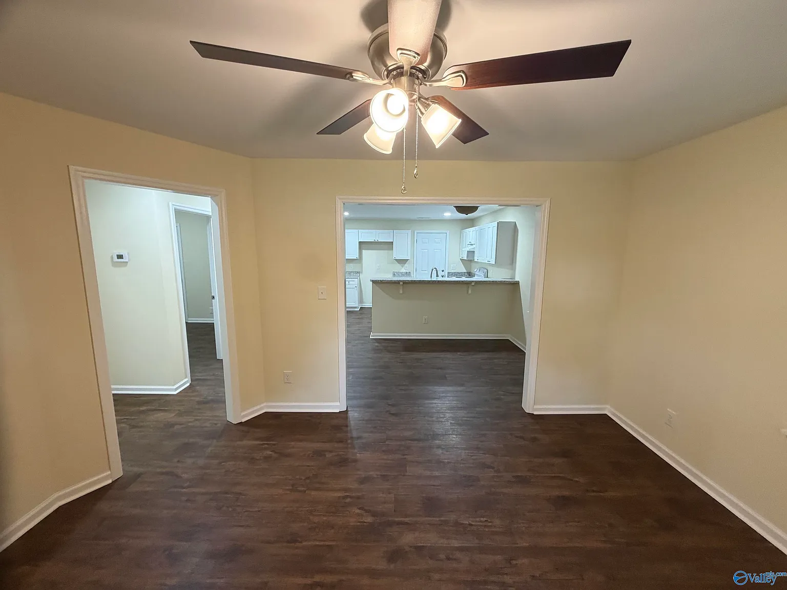 3 bed, 1.0 bath, 960 sqft, $1,300 — Photo 3