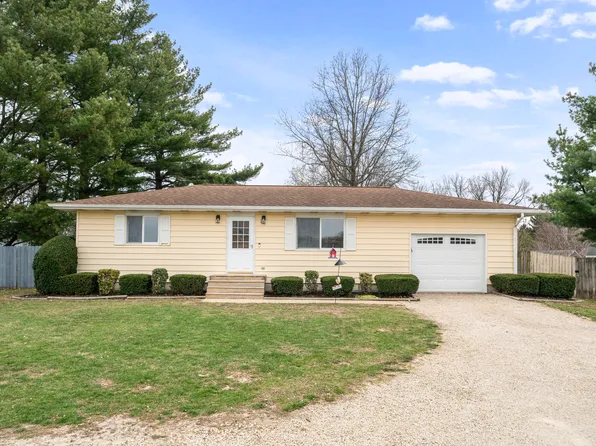 417 Maple Ln, Paw Paw, IL 61353
