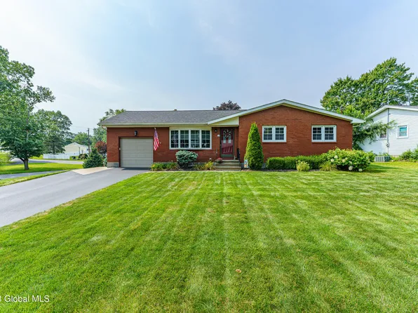 8 Pettibone Drive, Albany, NY 12205