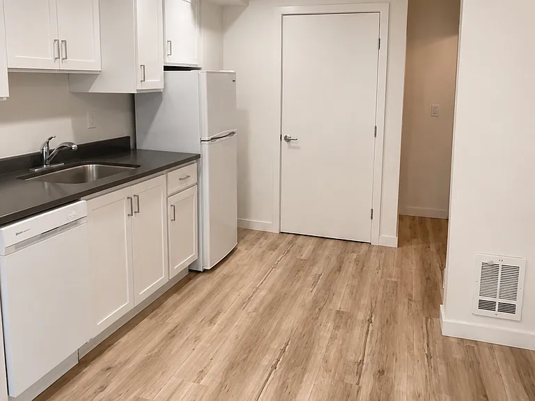 Russo Apartments — Photo 31