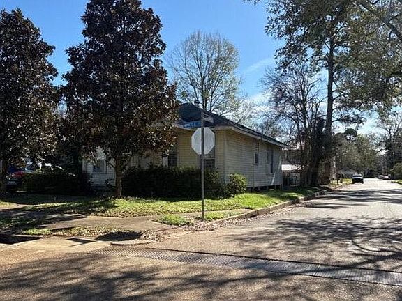 2nd image of 2337 Myrtle St