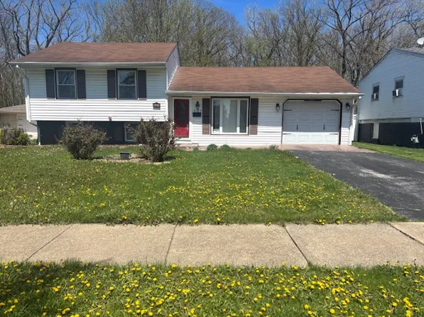 127 E Maple Dr, Glenwood, IL 60425