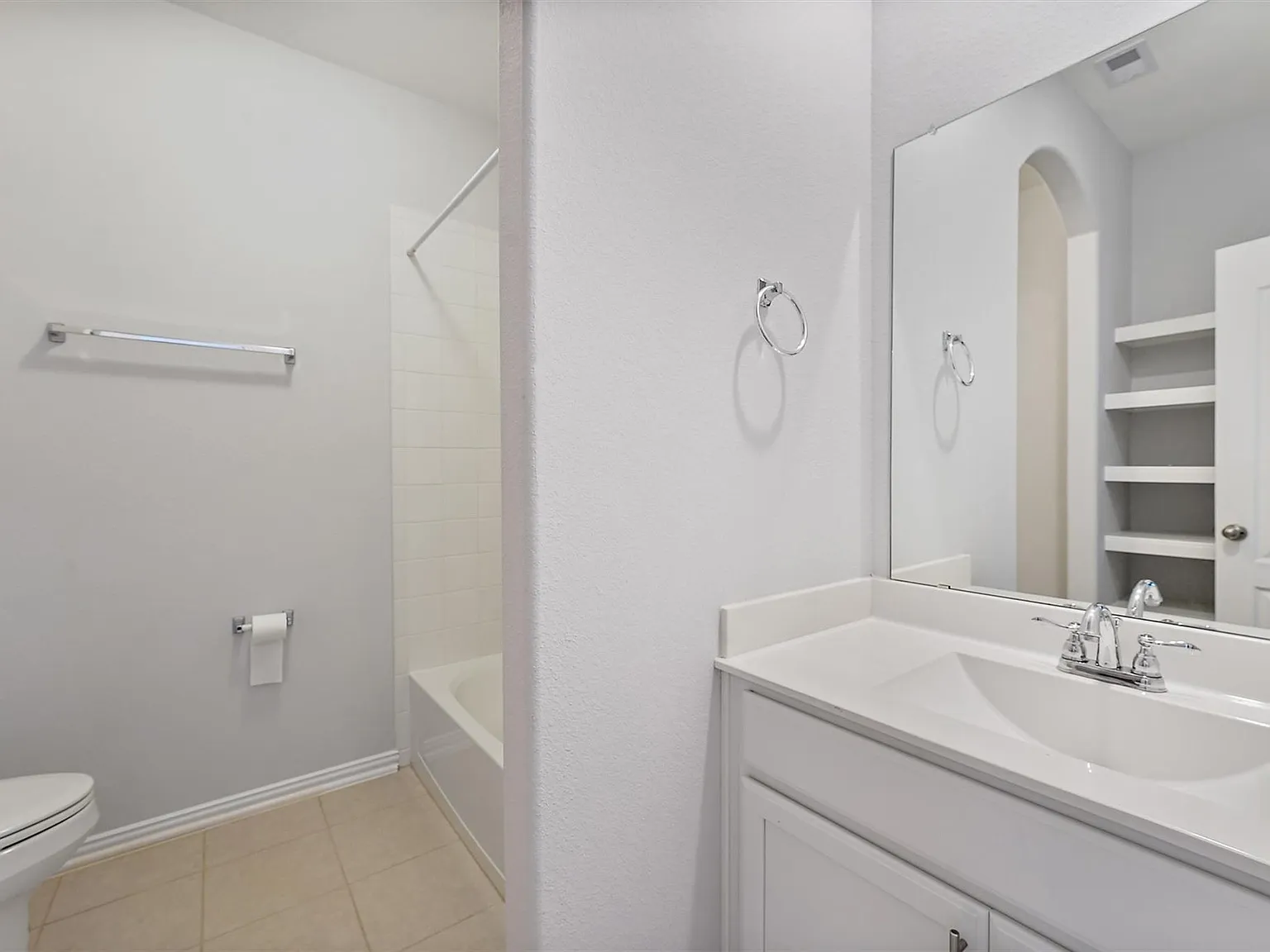 3 bed, 3.0 bath, 2236 sqft, $2,800 — Photo 4