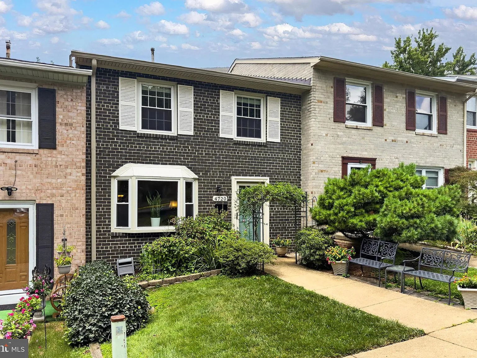 4 bed, 4.0 bath, 2574 sqft, $3,300 — Photo 2