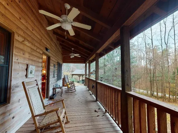 355 Country Ln, Hiawassee, GA 30546