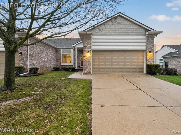 652 Woodside Dr, Milford, MI 48381
